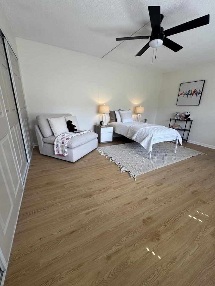 6372 Seven Springs Blvd - Photo 6 of 17