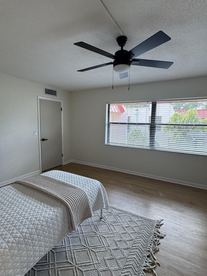 6372 Seven Springs Blvd - Photo 7 of 17