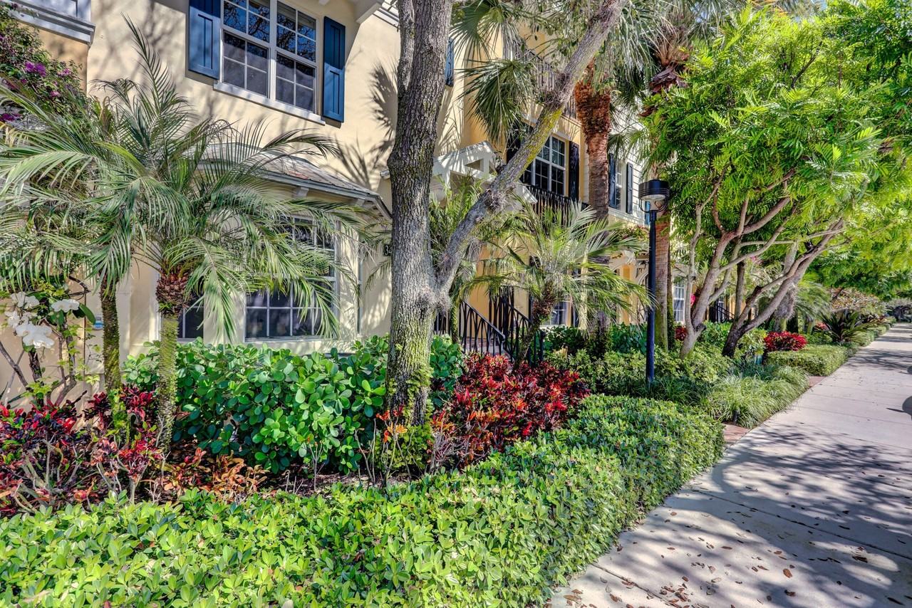 343 Flamingo Dr - Photo 3 of 50