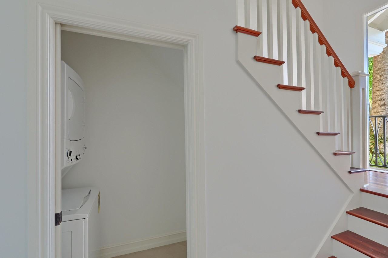 343 Flamingo Dr - Photo 6 of 50