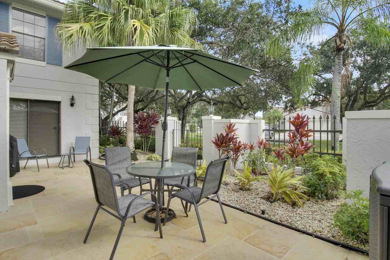 377 Prestwick Ln Apt 2 - Photo 5 of 41