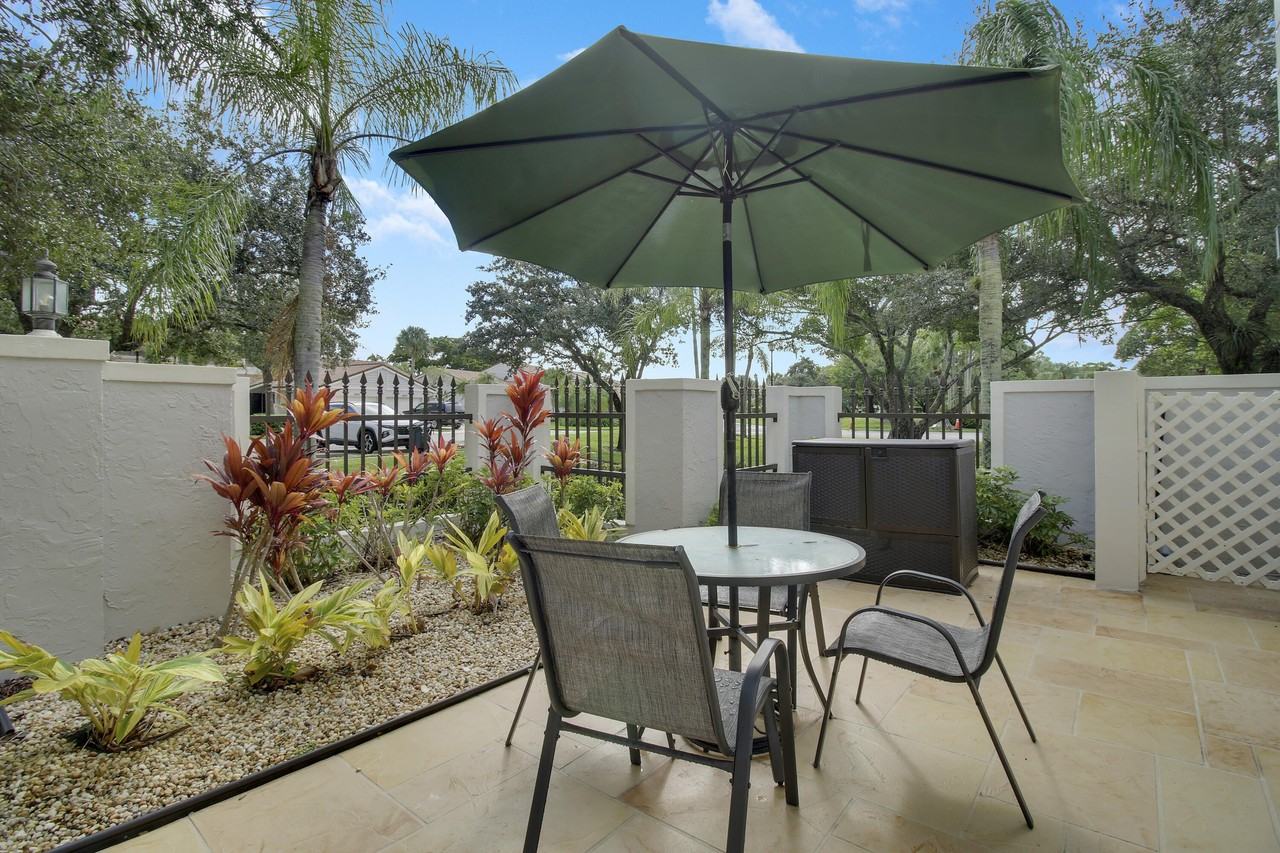 377 Prestwick Ln Apt 2 - Photo 6 of 41