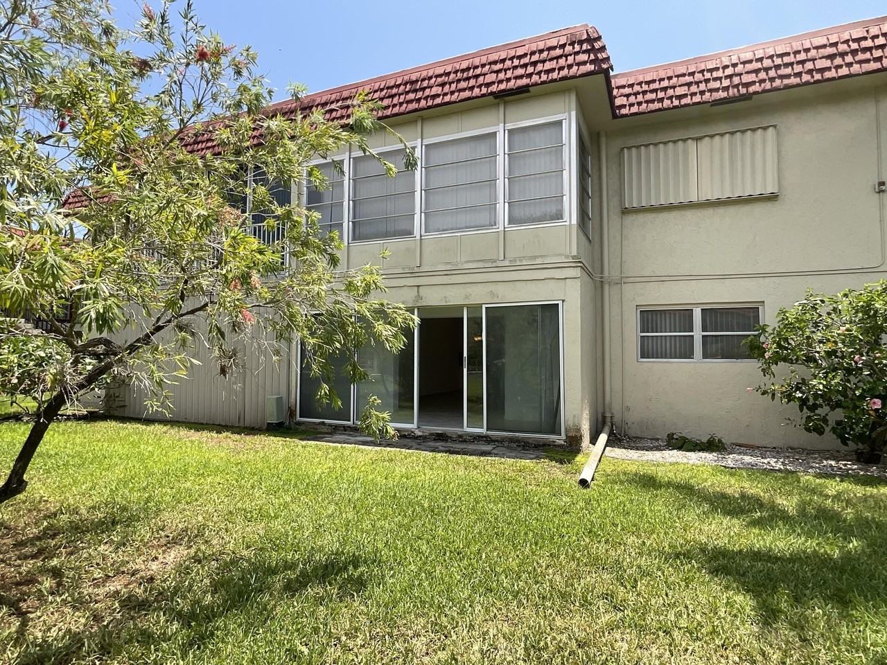 21 Abbey Ln Apt 107 - Photo 3 of 36