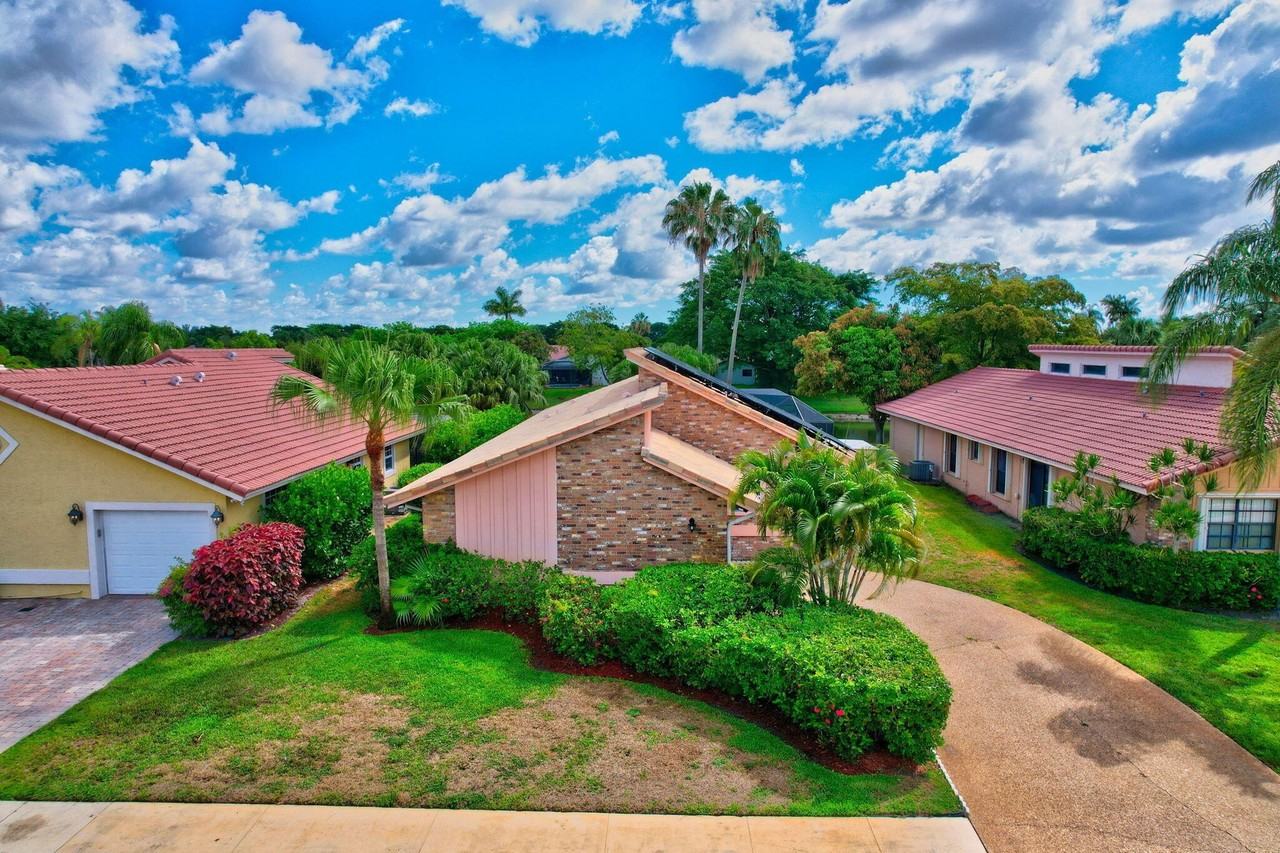 10204 Camelback Ln - Photo 4 of 50