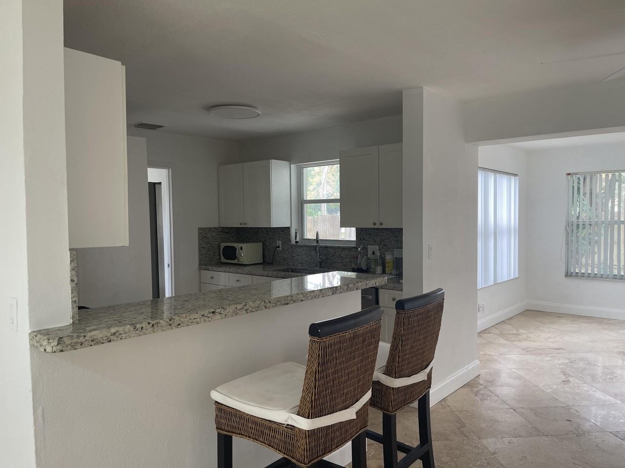 927 W Royal Palm Rd - Photo 5 of 31