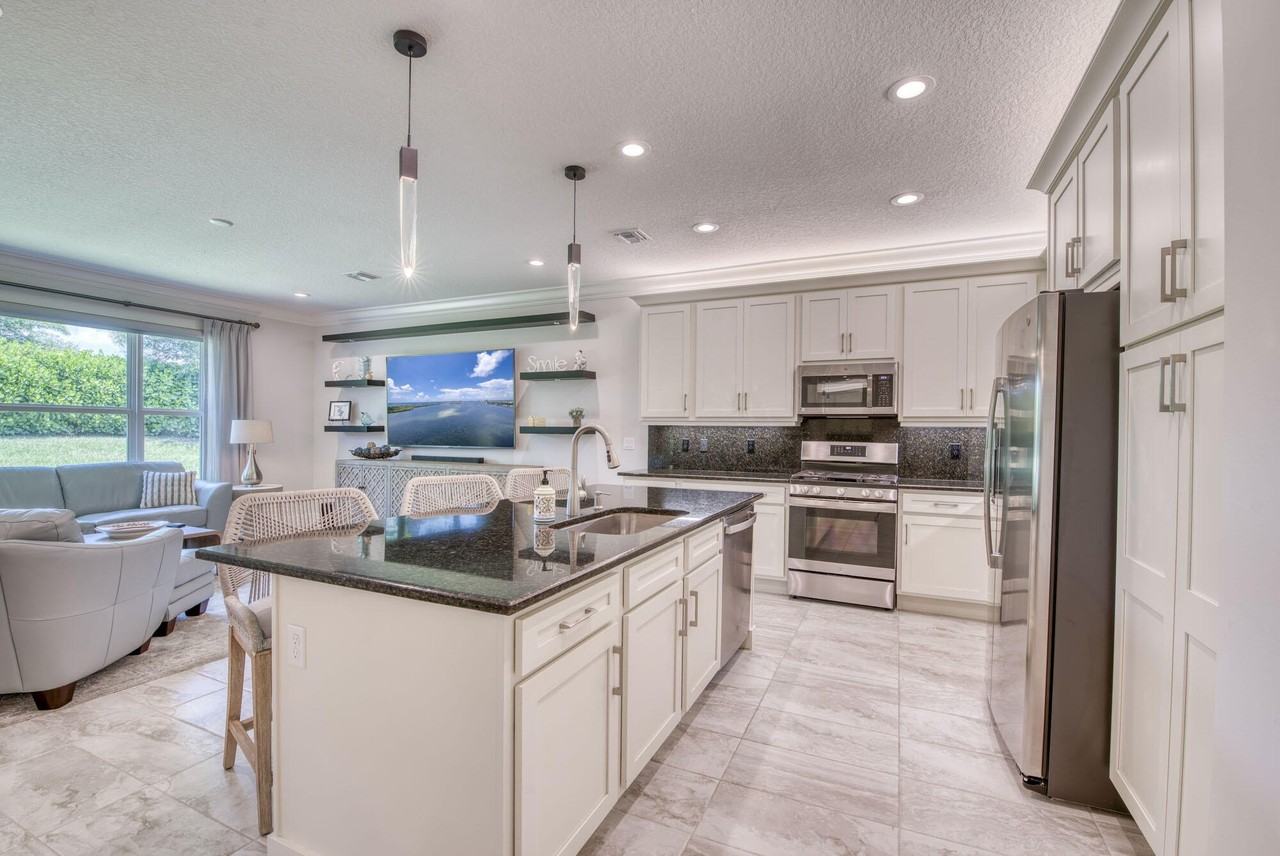 11597 Sw Hawkins Ter - Photo 7 of 28