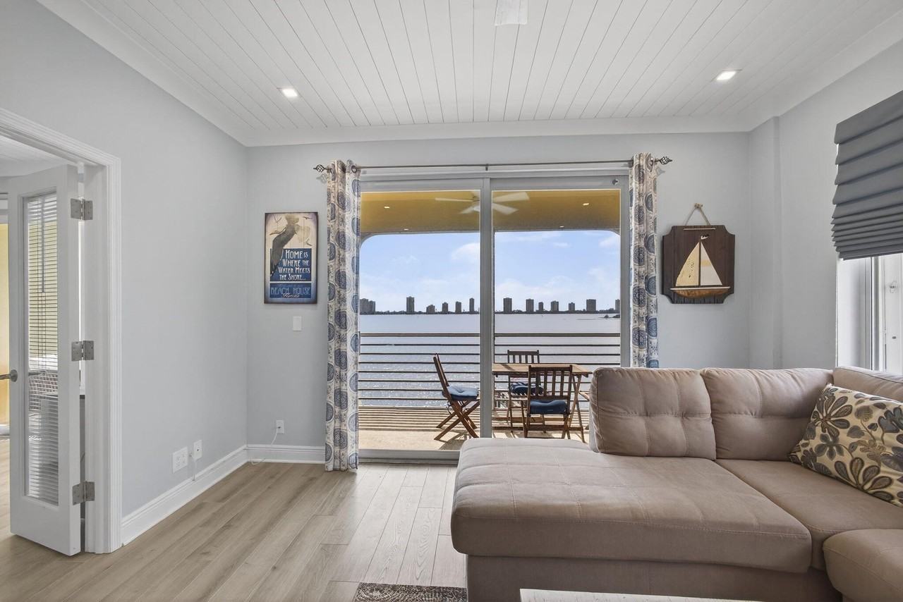 105 Paradise Harbour Blvd Apt 501 - Photo 2 of 40