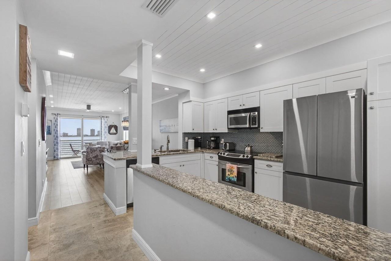 105 Paradise Harbour Blvd Apt 501 - Photo 3 of 40