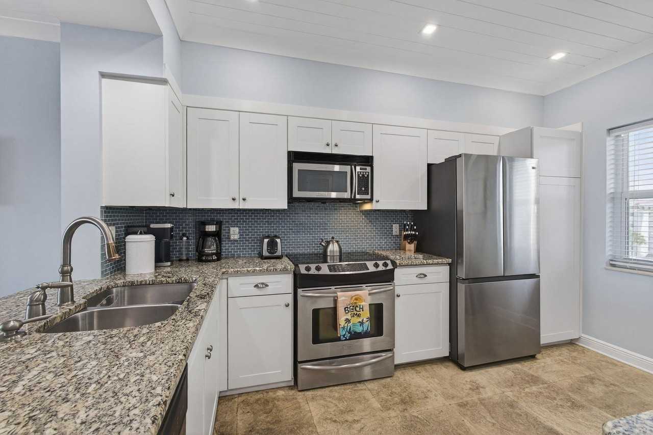 105 Paradise Harbour Blvd Apt 501 - Photo 4 of 40