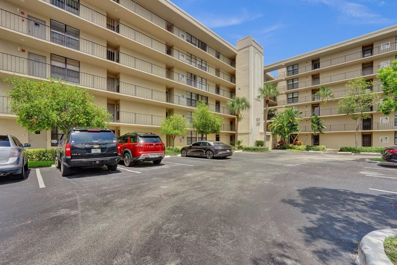 12 Royal Palm Way Unit 6020