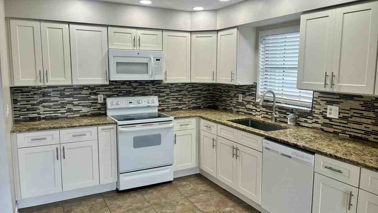 1437 Princeton Ln - Photo 2 of 19