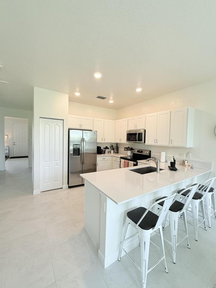 10031 W Villa Cir - Photo 3 of 42