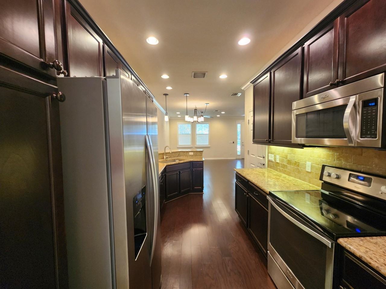 1217 Dakota Dr - Photo 5 of 25