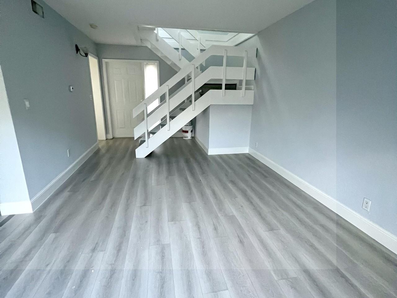 512 Sw 1st St - Photo 3 of 12