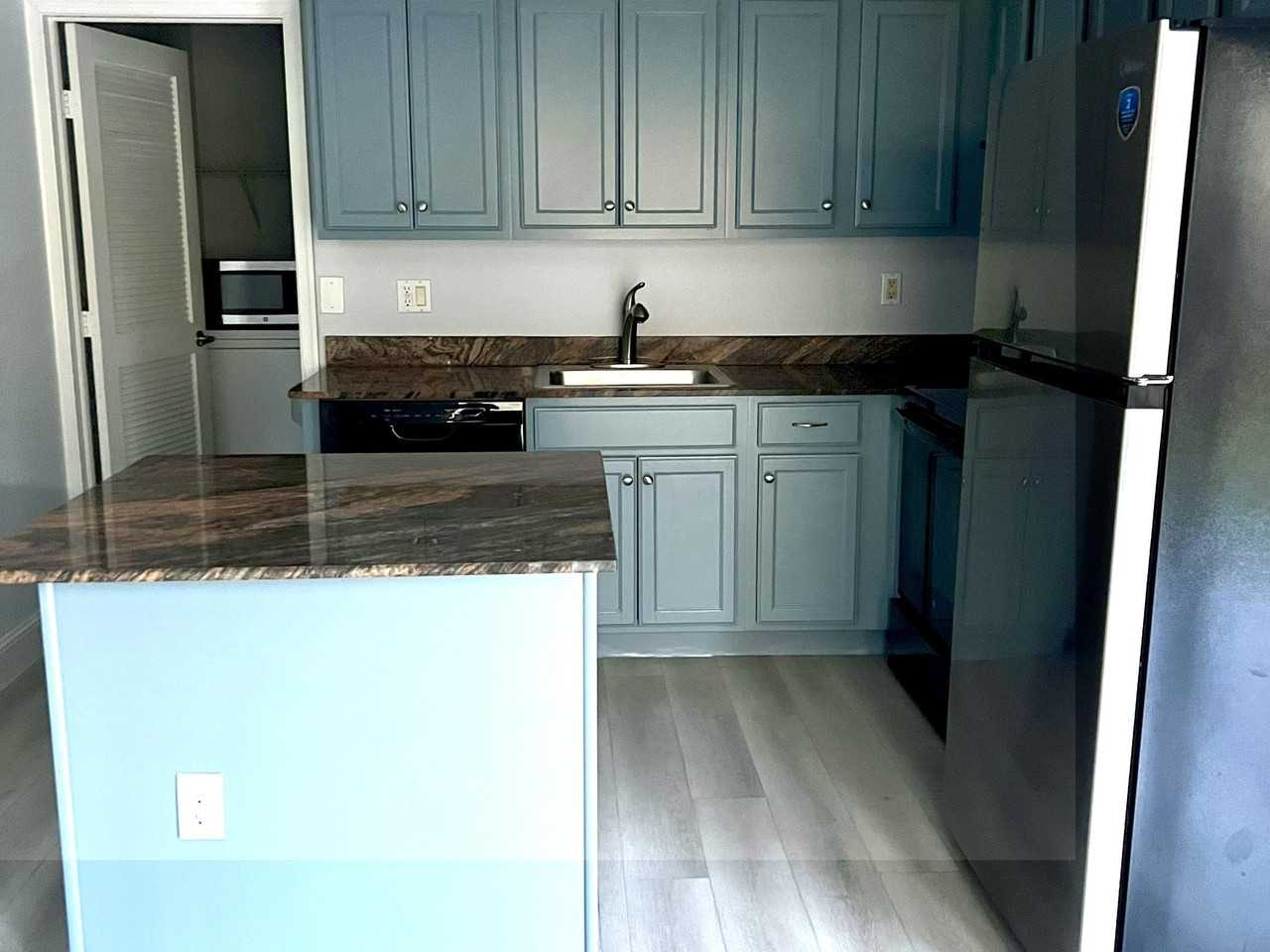 512 Sw 1st St - Photo 4 of 12