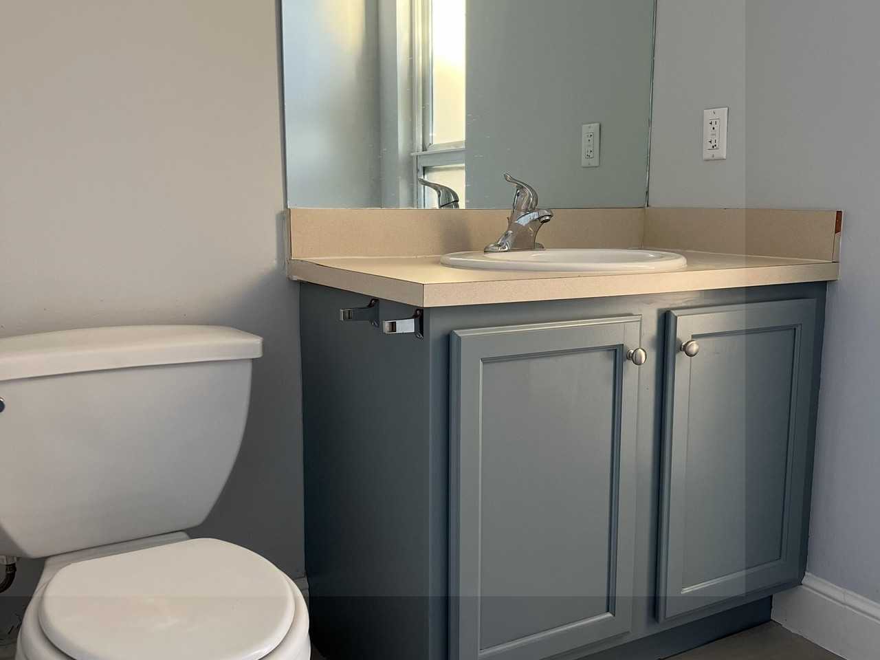 512 Sw 1st St - Photo 5 of 12