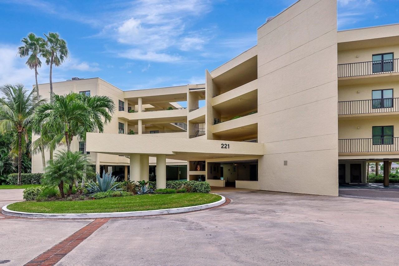 221 Ne Plantation Rd Apt 406 - Photo 4 of 50