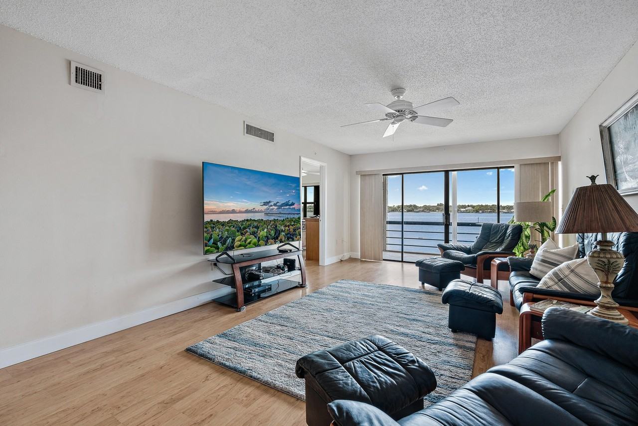 1950 Sw Palm City Rd Apt 1202 - Photo 6 of 21