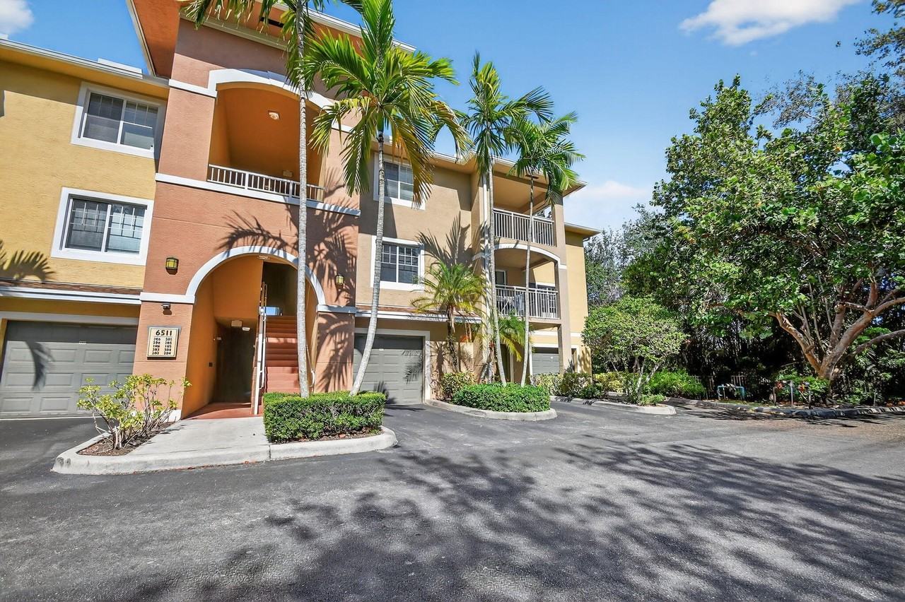 6511 Emerald Dunes Dr Apt 304 - Photo 5 of 50