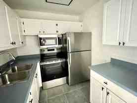 226 Canterbury J Unit J - Photo 1 of 1