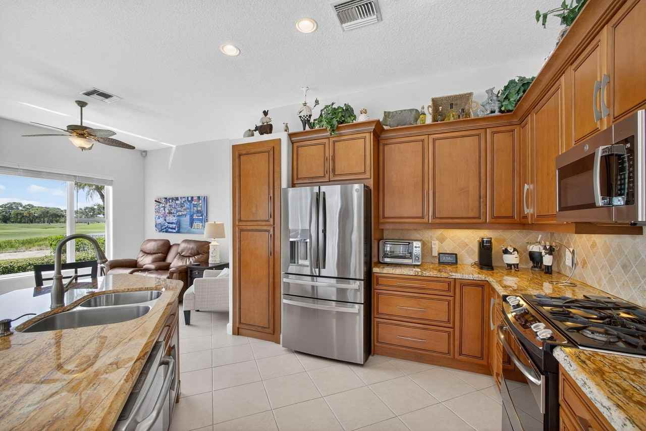 902 Augusta Pointe Dr - Photo 7 of 50