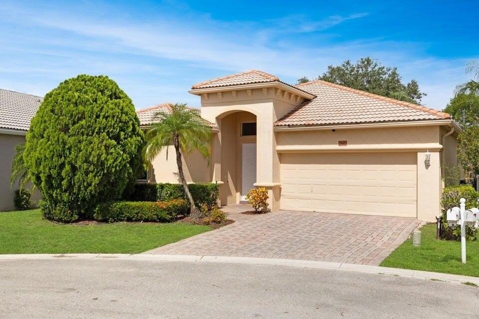 2887 N Bight - Photo 2 of 30