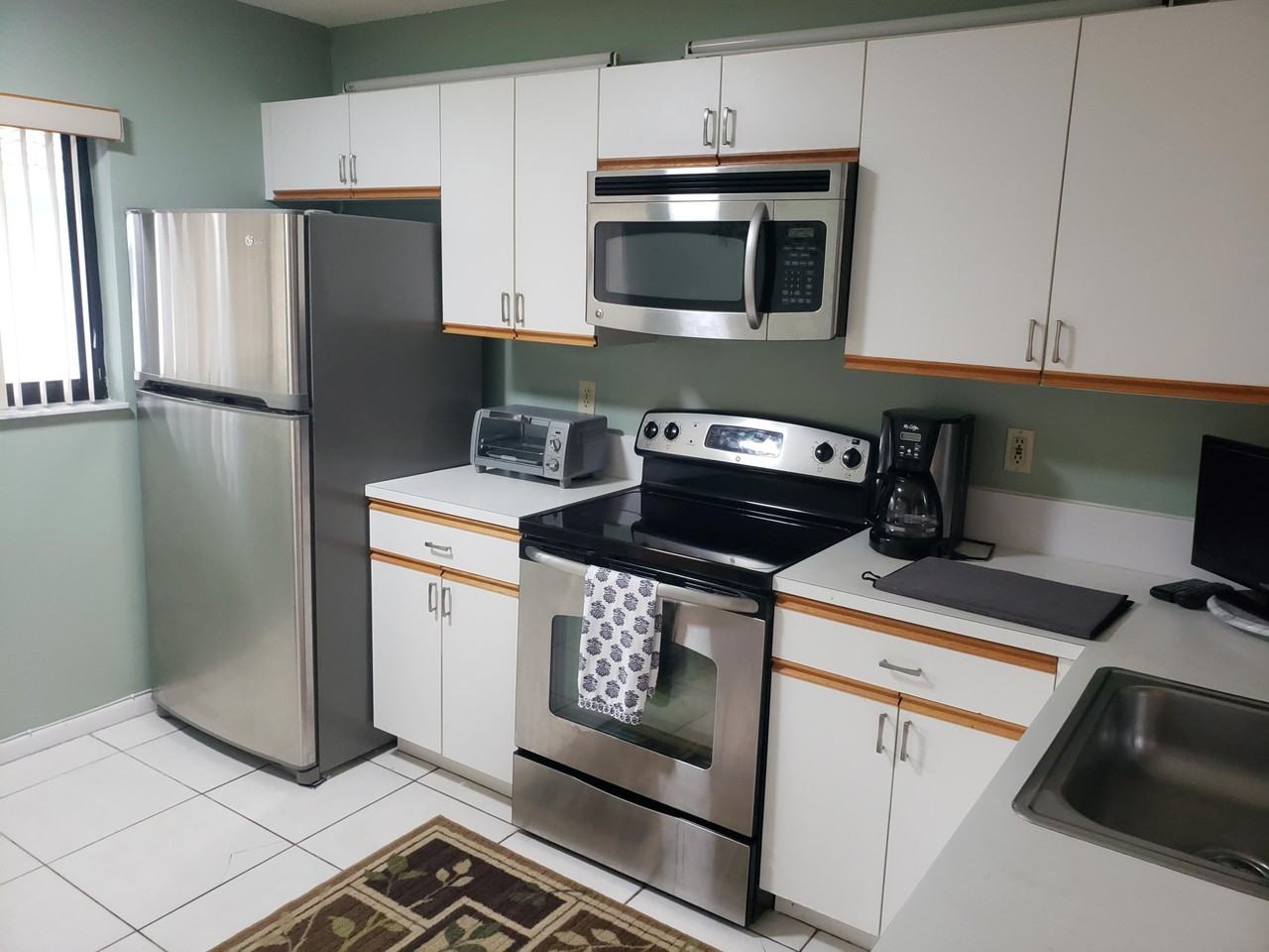 15011 Ashland Cir Apt 31 - Photo 3 of 16