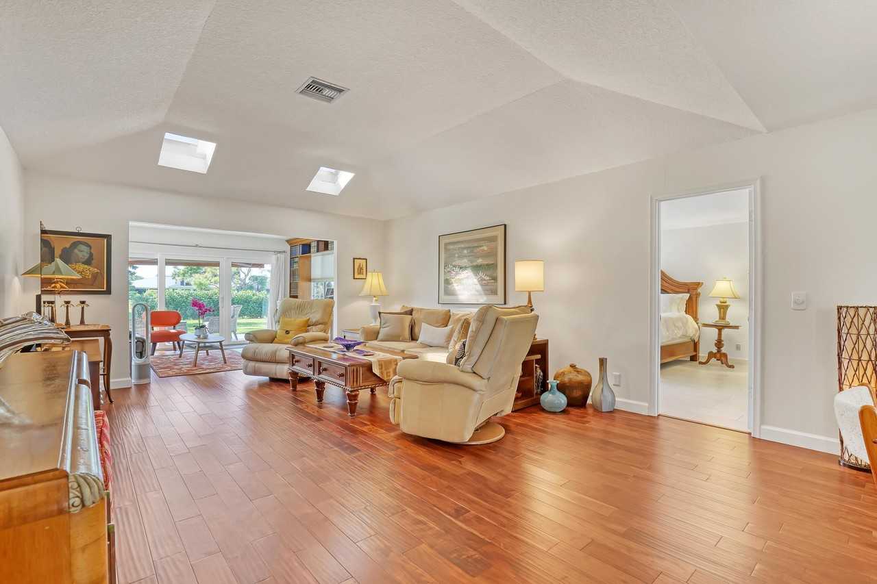 6598 Eastpointe Pines St - Photo 6 of 35