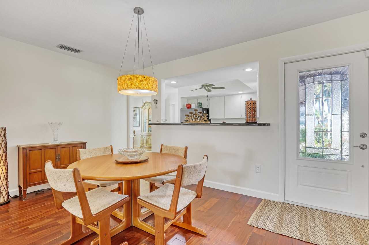 6598 Eastpointe Pines St - Photo 7 of 35