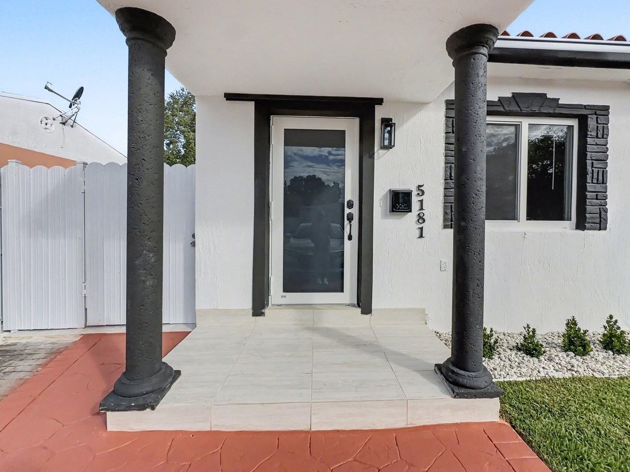 5181 Nw 4th Ter - Photo 3 of 20