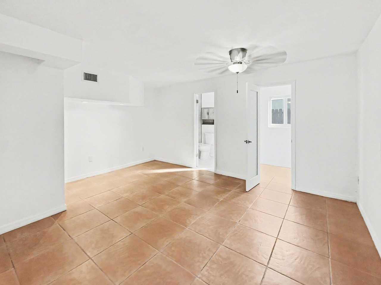 5181 Nw 4th Ter - Photo 5 of 20