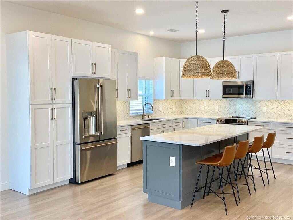 1704 Primrose Ct - Photo 6 of 30