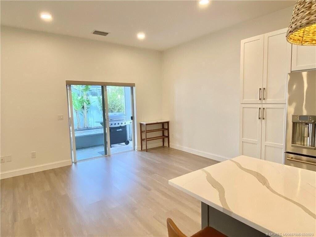 1704 Primrose Ct - Photo 7 of 30