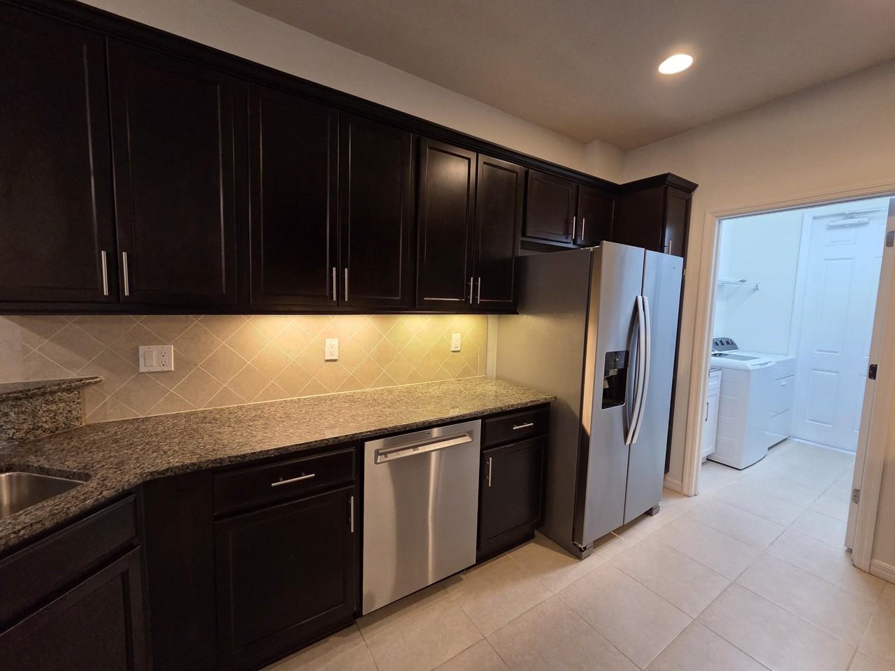 1102 Dakota Dr - Photo 5 of 26