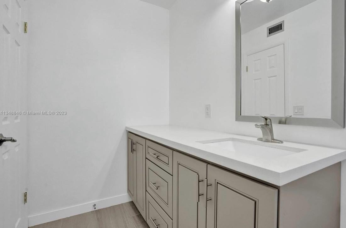 930 N 14th Ct #12 - Photo 4 of 10