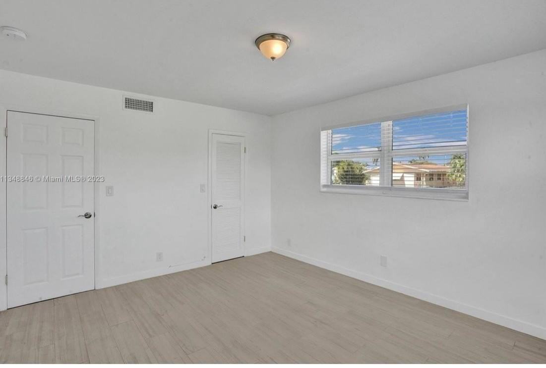 930 N 14th Ct #12 - Photo 5 of 10
