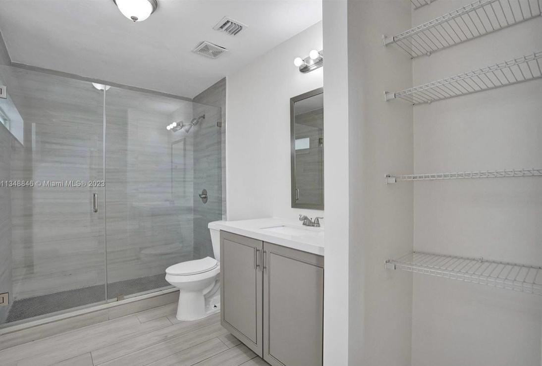 930 N 14th Ct #12 - Photo 6 of 10