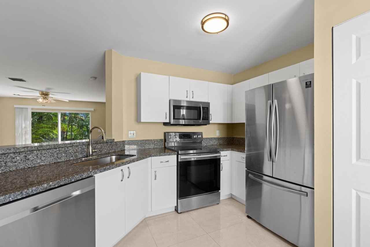 1158 Sw 44th Ave Unit 1158 - Photo 4 of 30