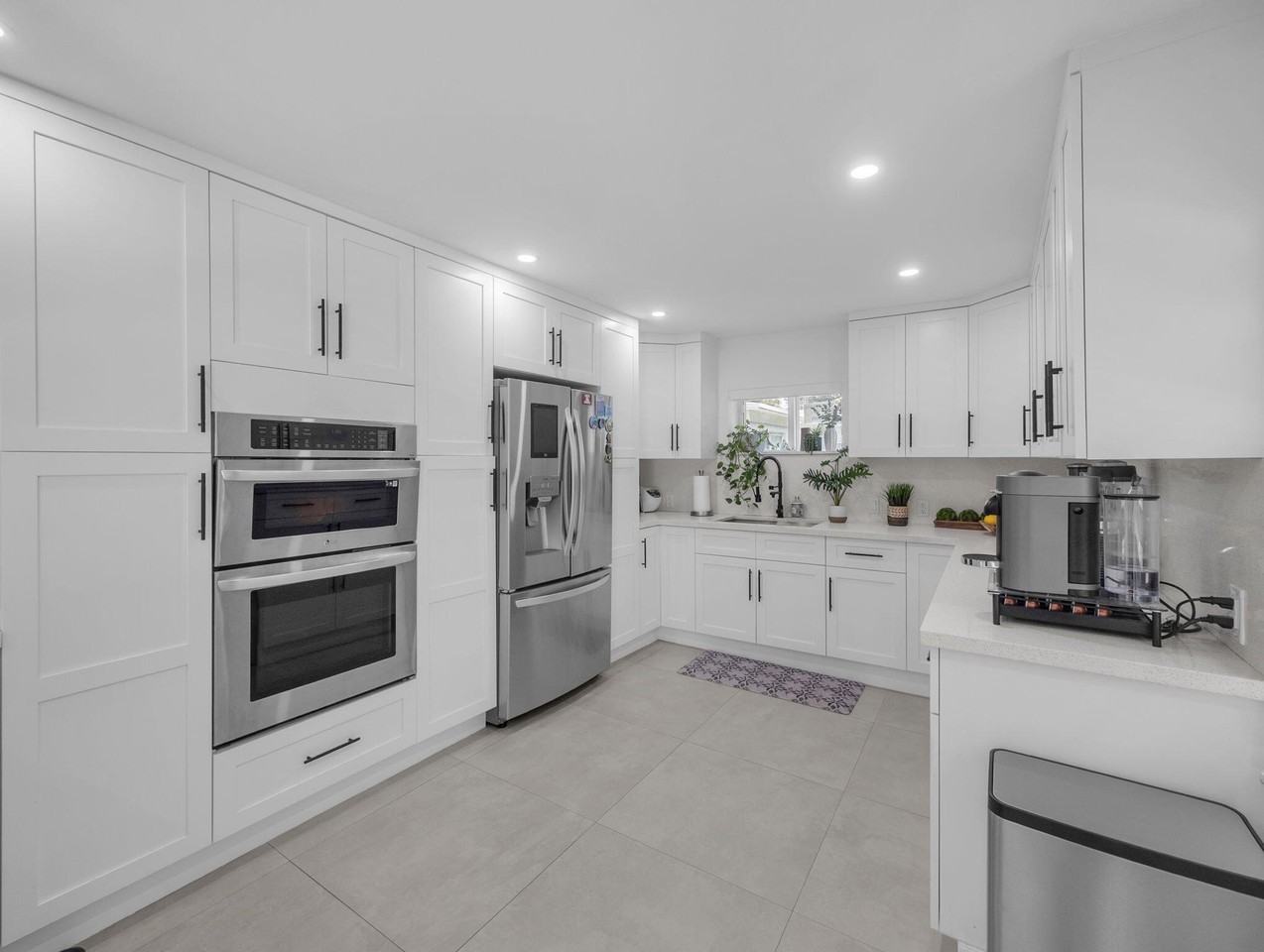 520 Ne 135th St - Photo 3 of 39