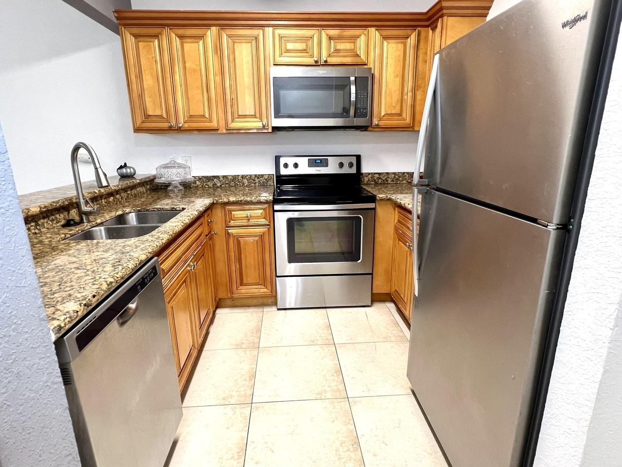 1581 Balfour Point Dr Apt E - Photo 4 of 19