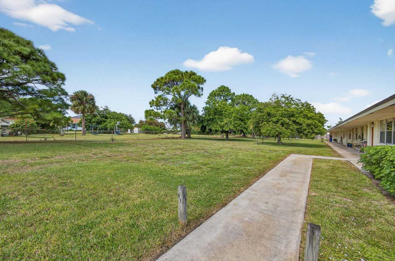 8585 Se Church St Apt 2 - Photo 4 of 28