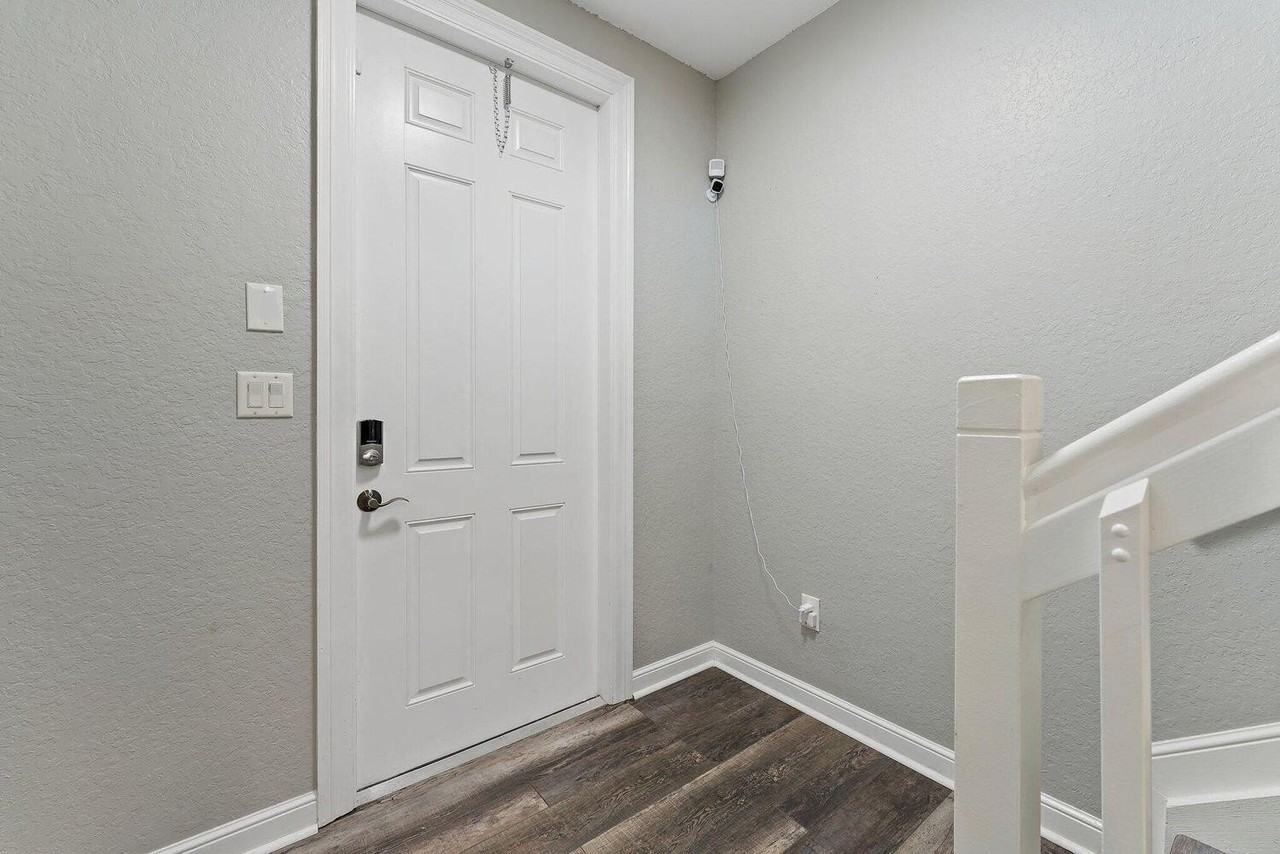 500 Pacific Grove Dr Unit 8 - Photo 3 of 31