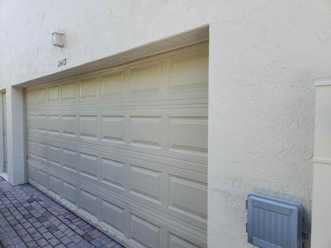 2413 Nw 7th St - Photo 3 of 17