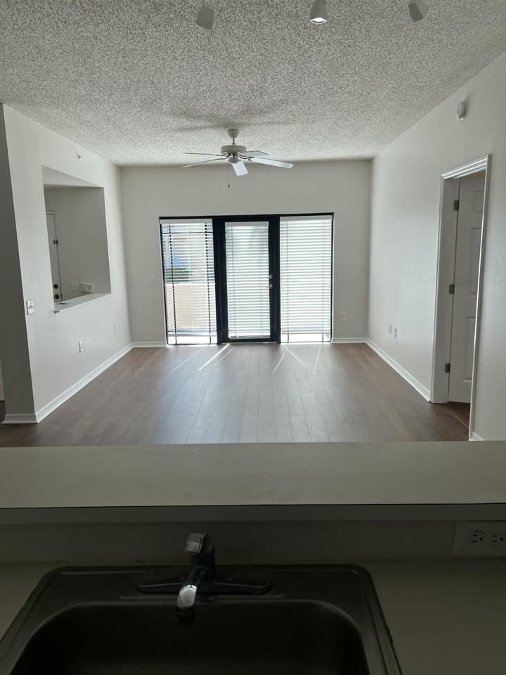 2802 Sarento Pl Apt 115 - Photo 2 of 18