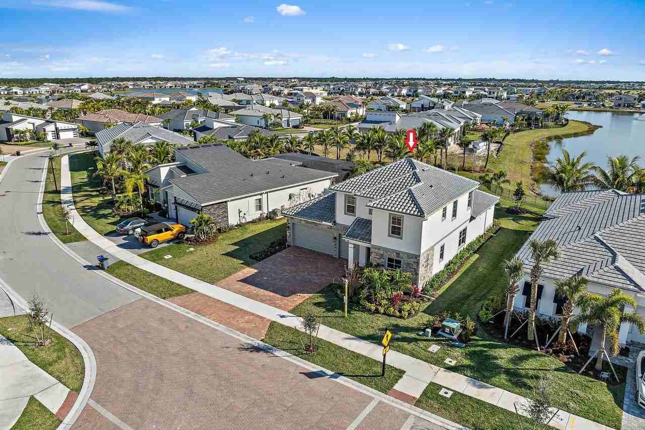 10786 Stellar Cir - Photo 4 of 50