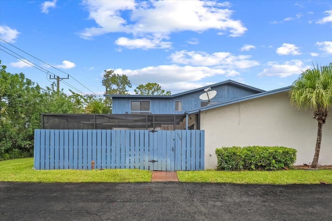 4749 Holly Lake Dr - Photo 2 of 20