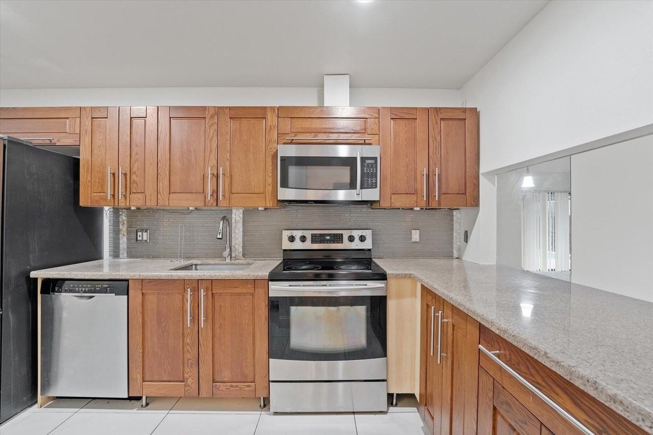 4749 Holly Lake Dr - Photo 6 of 20