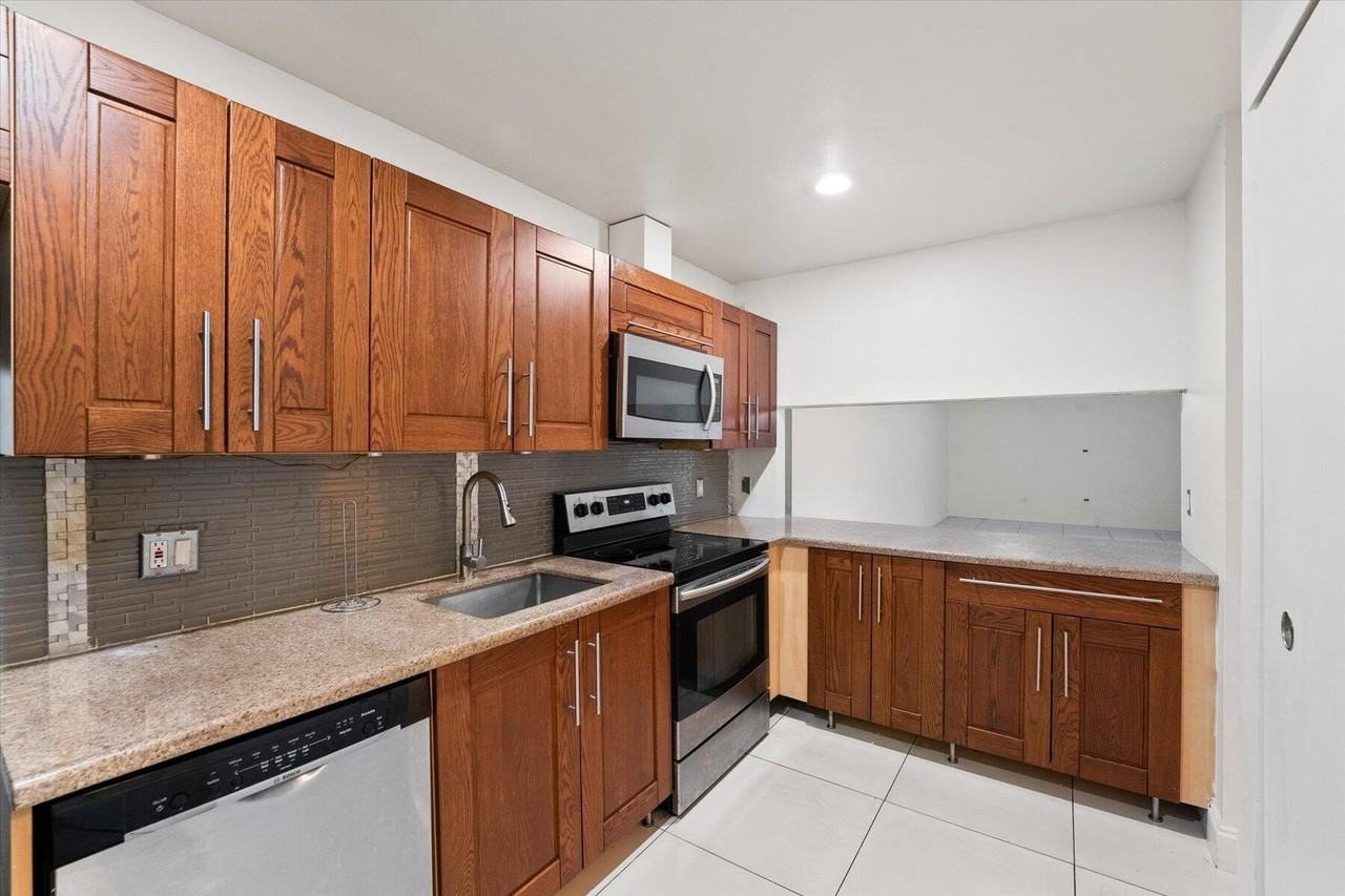 4749 Holly Lake Dr - Photo 7 of 20