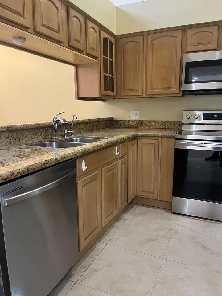 7420 Champagne Pl - Photo 5 of 32