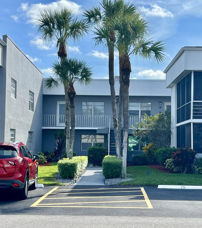 150 Burgundy D - Photo 2 of 33